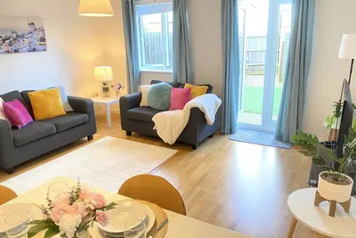 Image de Oakley Vale - Luxury 3 Bed, Garden, Free Parking, Peaceful Elite Suite