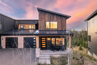 Image de Mountain Villa I Private Hot Tub I Peloton I Great Views I Custom Bunks I Discounted Attractions