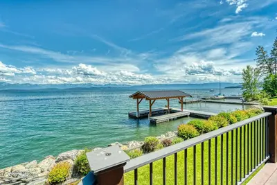 Image de Luxury Lakefront Home on quiet street in Lakeside on Flathead lake!