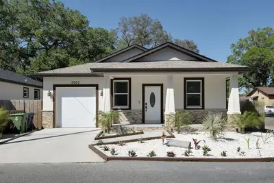 Image de 10 min: Raymond James Stadium, Tampa downtown, Ybor, Midtown, Usf. Pets