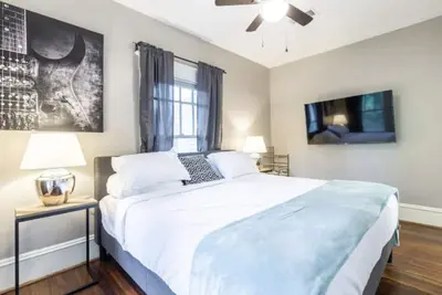 Image de Your Old Montrose Mansion! Sleeps 16/8br/4. 5ba/2pa