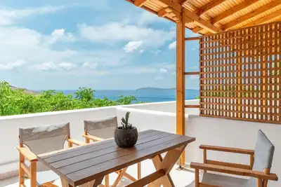 Image de Maison de vacances 'Seaview Mastrozanne Studio 6 Andros' avec vue sur la mer, Wi-Fi et climatisation