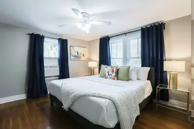 Image de Your Old Montrose Mansion! Sleeps 20/10br/5ba/4pa