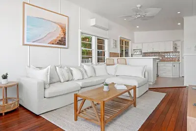 Image de SunDayz Beautiful spacious pet friendly home next to the ocean.