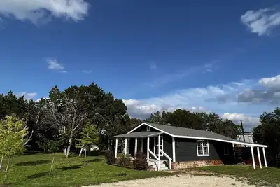 Image de Boho Cottage at the Guadalupe River - Recently Remodeled