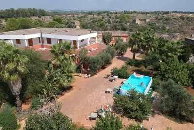Image de Bougainville apartment within a villa