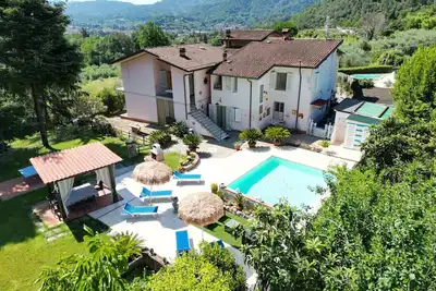 Image de Vacation Home à Camaiore avec 5 chambres à coucher, 10 couchages