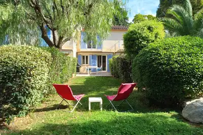 Image de Jolie maison avec jardin en résidence avec piscine