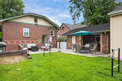 Image de Great Location! 3 min to Du-10 min to downtown/gameroom/wifi/firepit/ 4 bedrooms