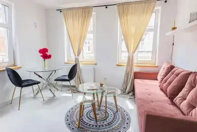 Moveen! Cosy South-east Corner Apartment