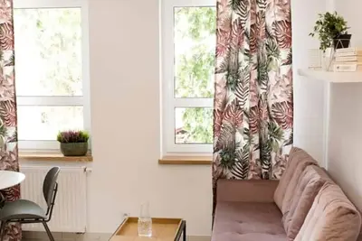 Moveen! Jungle Themed Condo With Netflix