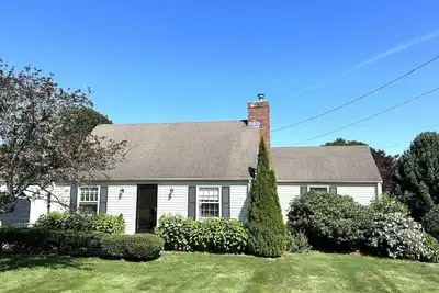 Image de Hydrangea House! Beach house with deck, yard & play space - 2 miles to the beach