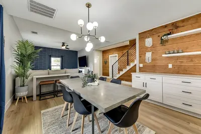 Image de Downtown McKinney Modernized Historical home