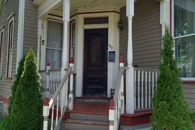 Image de Victorian Cottage in Midtown Detroit\n3 Bedrooms, 1 1/2 baths, Sleeps 5