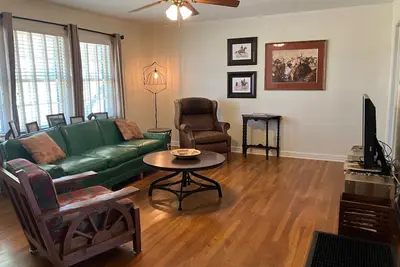 Image de Country House-5 mins to Jacksboro.