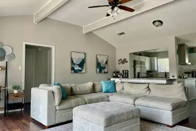 Image de Waterfront home with fire pit, gameroom, and dock