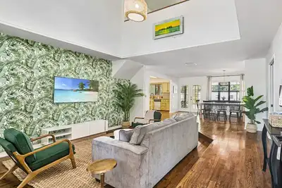 Image de Tropical Paradise! Hammock*New Hot Tub*Swing*Foosball