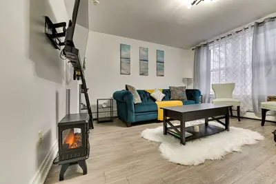 Image de Walk to Downtown Albany: Ten Broeck Triangle Apt!