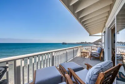 Image de Porpoise - Beachfront Penthouse on Dry Sandy Carbon Beach