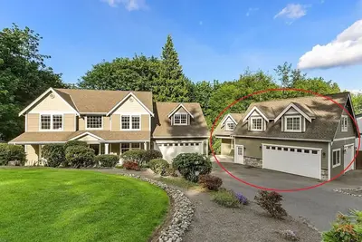 Image de Cozy 2 Bedroom 1 Bath Apartment