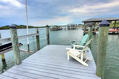 Image de Boat Dock Spot Dolphin/Fish  Deals-Cozy house 3/2, 5 mins to New Smyrna Beach. .