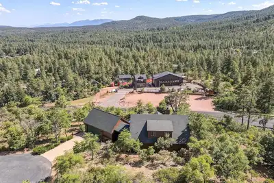 Image de 2 bedroom 1 bath Breathtaking Mountain Retreat: Unparalleled Views!