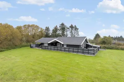 Image de Belle maison à Strandby avec WiFi
