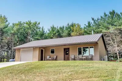 Image de Off-Grid Family Farmstead Retreat. Farm Tours + Animal Feeding, Pet Friendly!