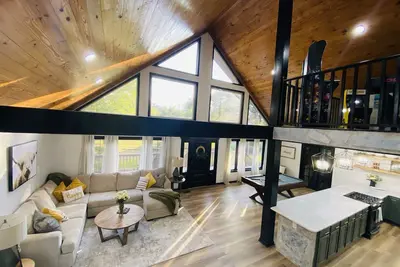 Image de Close to Beaches, Renovated, Self Check-In & Firepit