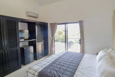 Image de Cheerful Guest Friendly 7 Bedroom Villa with Pool.