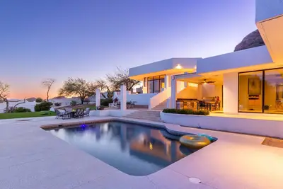 Image de Sky Villa Paradise: Sleep in the Clouds w/ Heated Pool, Putting, Gym