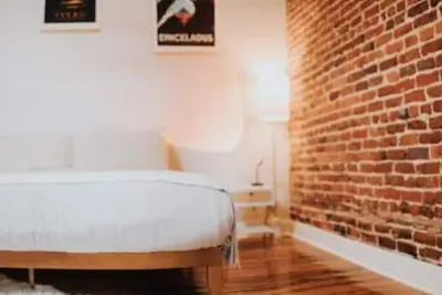 Image de Downtown Brick Street (King Suite