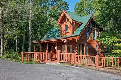 Image de Floor-Ceiling Glass Windows, MountainViews, Hot Tub, Wifi, Pool Table, KingBeds.