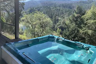 Image de Relaxing Riverside Retreat (hot tub and waterfall! )