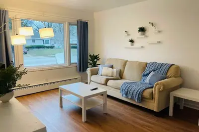 Image de Cozy Newly Renovated Unit 15 Minutes From Downtown