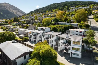 Image de Central 4 Bdr Home Wi-fi Views Free Parking