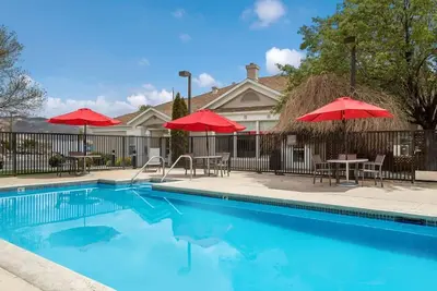 Image de Enjoy a Hassle-Free and Suiting Stay! 2 Modern Units, Full Kitchen, Pets Allowed