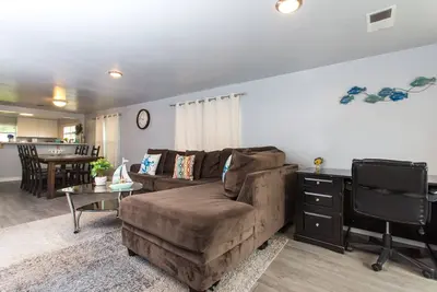 Image de Close to Okaloosa Island | 2 Min to Downtown Fort Walton Beach | Pet Friendly | Shared Fenced Yard