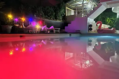 Image de A touch of pink secret garden resort