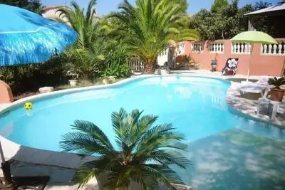 Image de Appartement dans propriété au calme avec piscine