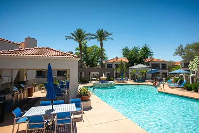 Image de Ground Floor Poolside Condo! Mayo Clinic Shea Super Close!