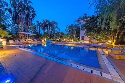 Image de 600 mètres de la mer, piscine privée, jardin luxuriant