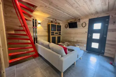 Image de Gîte insolite- Spa-refuge perché du lac à la cascade, terrain clôturé