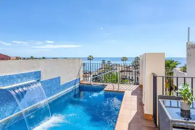 Image de Luxueux penthouse en bord de mer avec piscine privée, Wifi, climatisation, parking