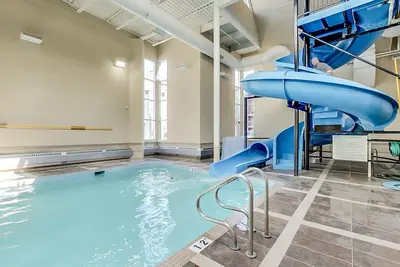 Image de Rocky Mountain Haven - Mountain Views | Pool & Waterslide!