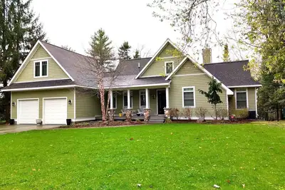 Image de New Rental - Torch Lake Alden home