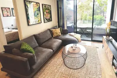 Image de Cosmo Stays- Beautiful Boutique 2br Apartment Perfect Location. Free Parking.