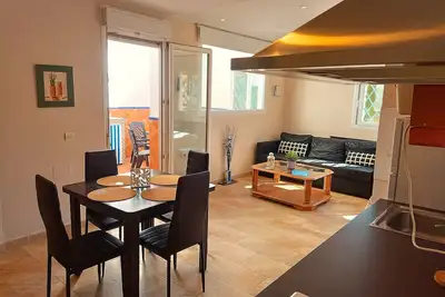 Image de Studio G-3 avec terrasse et vue sur les montagnes.