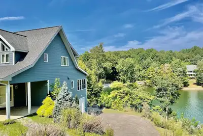 Image de Blue Heron Point, Lakefront Luxury - Views, Party Deck, Docks, Hot Tub & FirePit