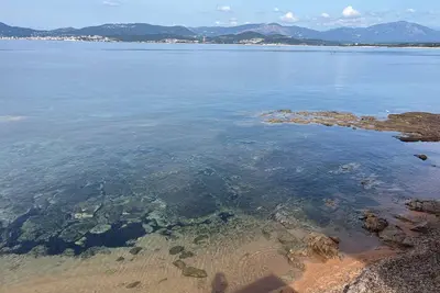 Image de Grande Maison Plage et Commerces Ă Pieds Piscine et kayaks table ping pong